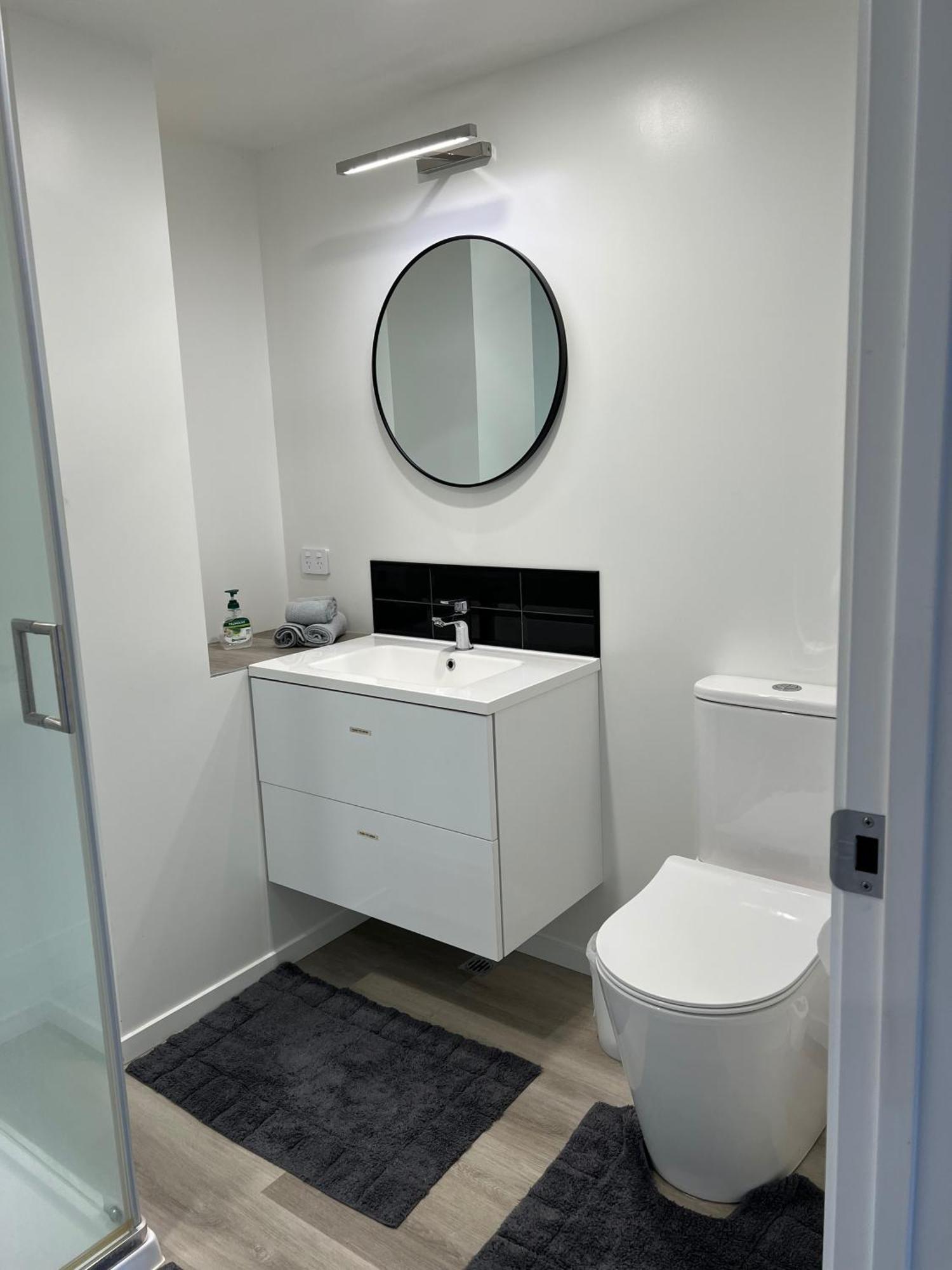 Russell Apartment - Unit 1 Buitenkant foto